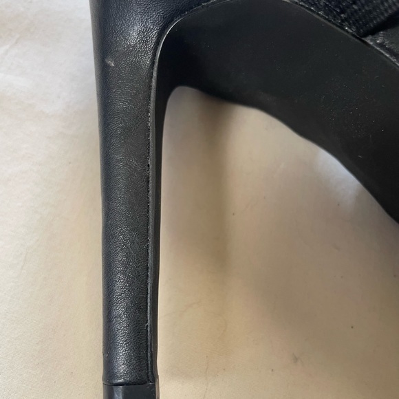 Tildon Black Knee High Gladiator Heels - Picture 8 of 9